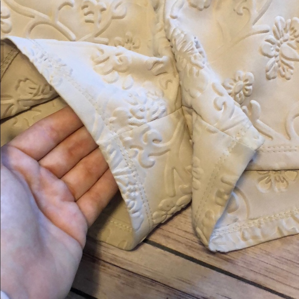 Embossed Khaki Shorts - Picture 5 of 5